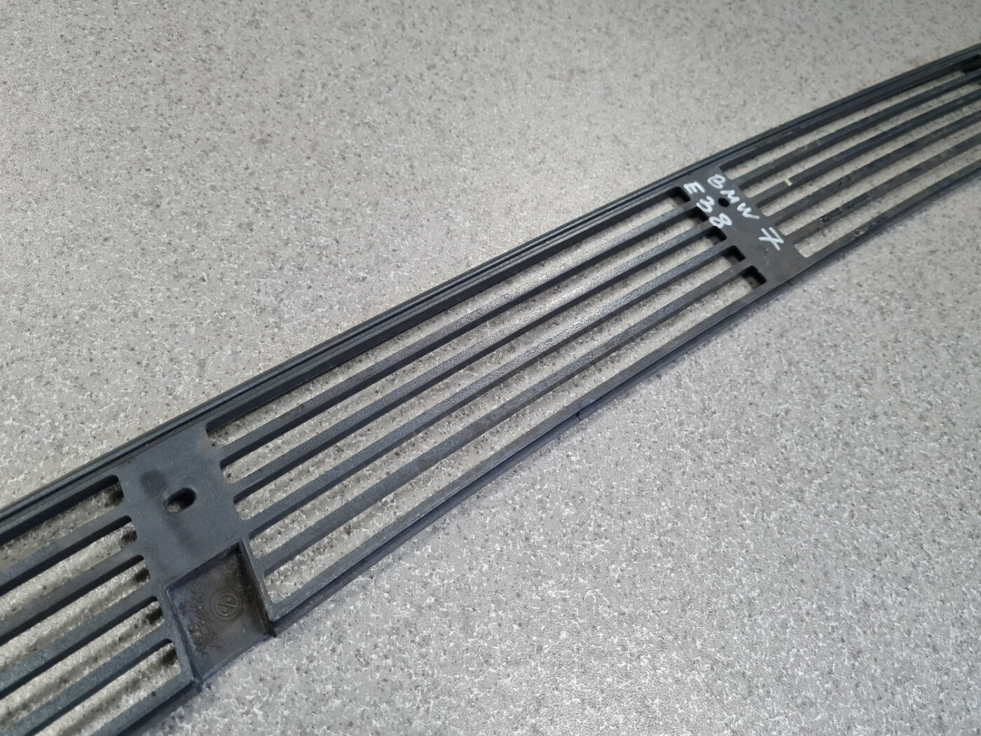 Pārsega reste priekš BMW 7 E38 1998-2001 6 Pārsega reste priekš BMW 7 E38 1998-2001