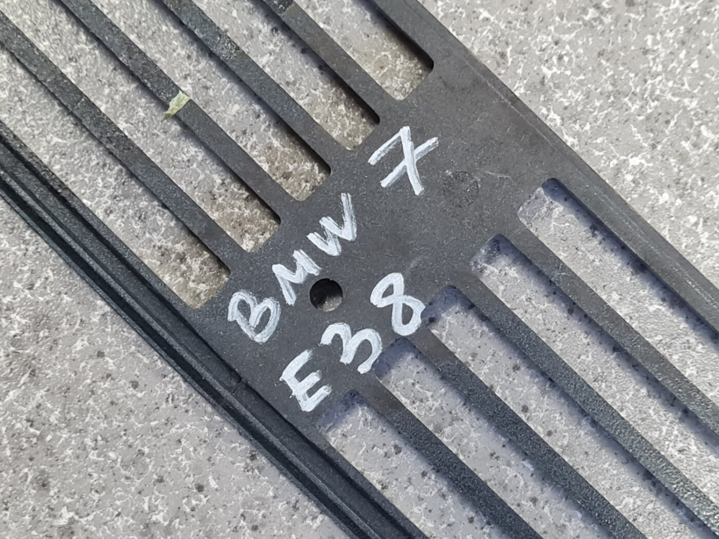 Pārsega reste priekš BMW 7 E38 1998-2001 3 Pārsega reste priekš BMW 7 E38 1998-2001