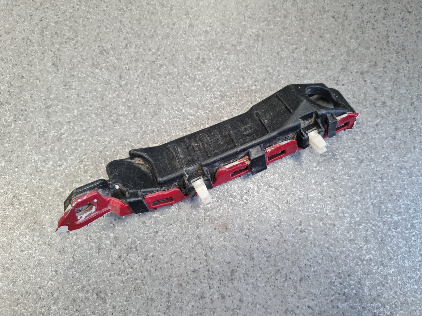 Priekšēja bufera kronšteins priekš HYUNDAI I30 2012 5 Priekšēja bufera kronšteins priekš HYUNDAI I30 2012