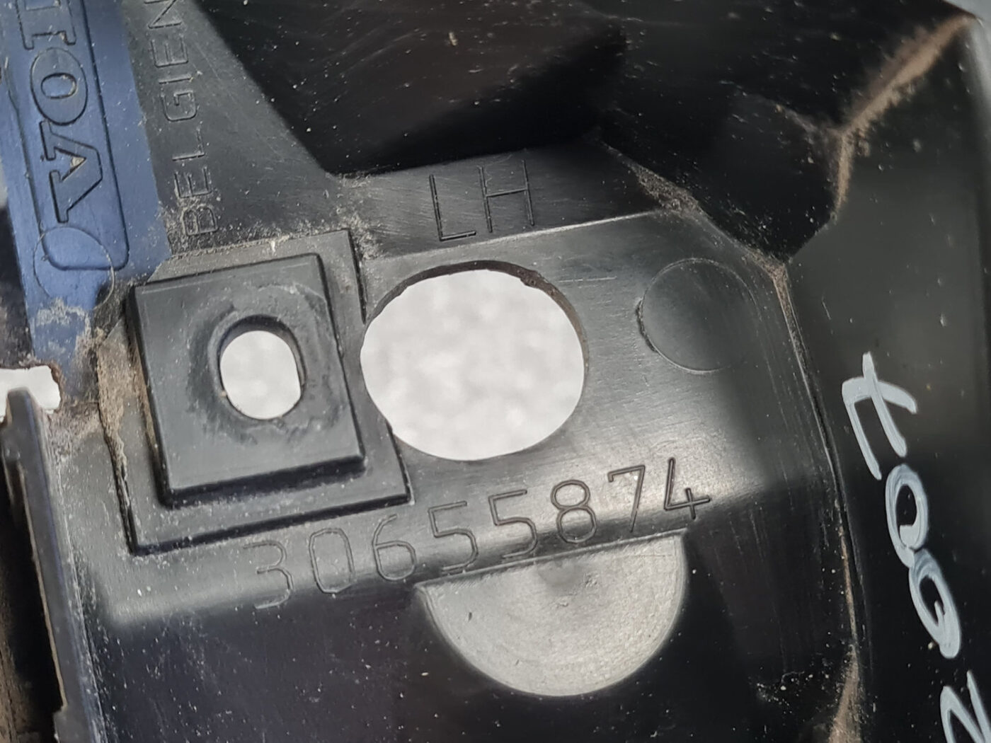 Priekšējā spārna un bufera stiprinājums priekš Volvo V50 2004-2007 3 Priekšējā spārna un bufera stiprinājums priekš Volvo V50 2004-2007