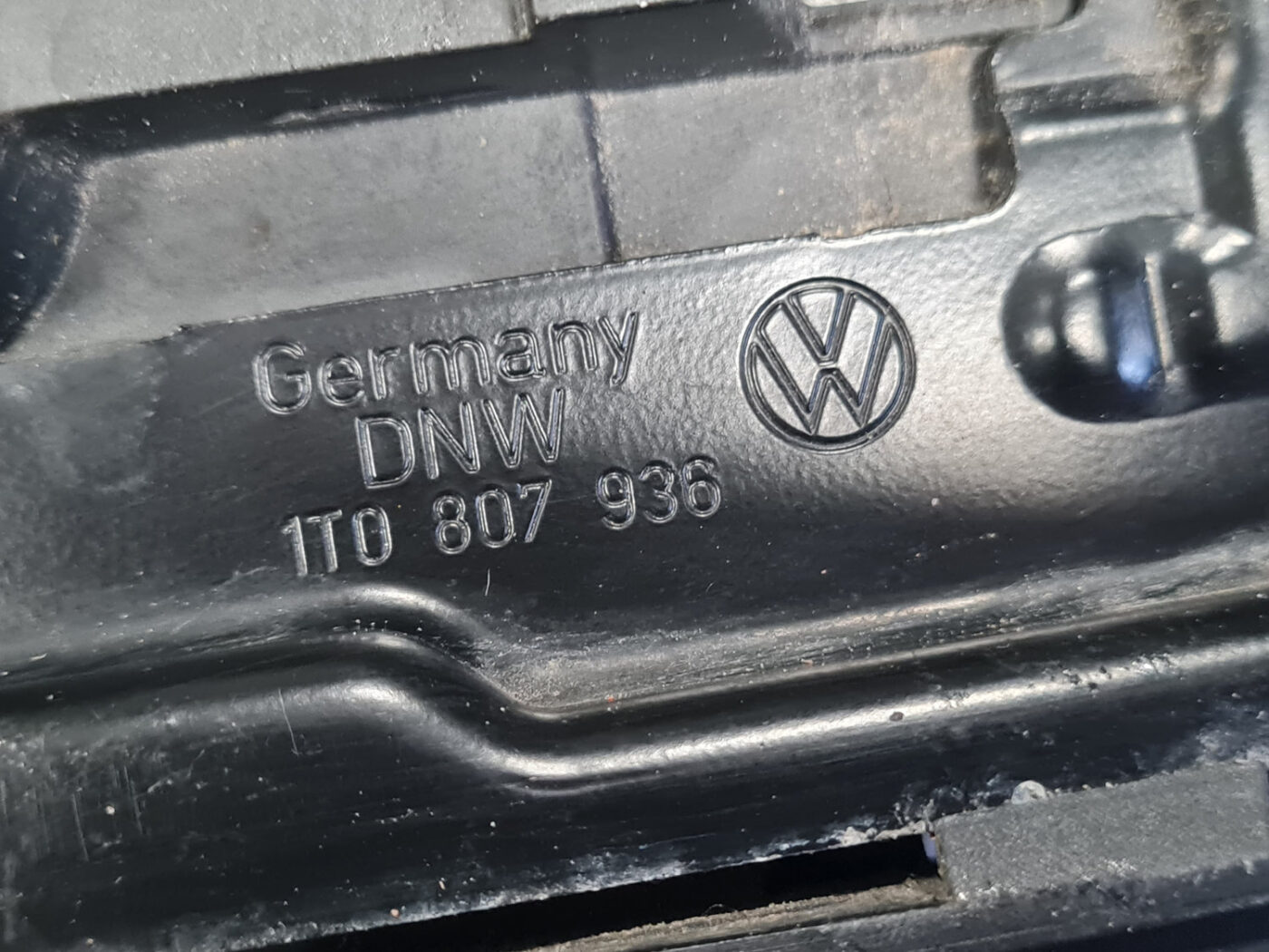 Priekšēja bufera kronšteins priekš VW TOURAN 2005 7 Priekšēja bufera kronšteins priekš VW TOURAN 2005