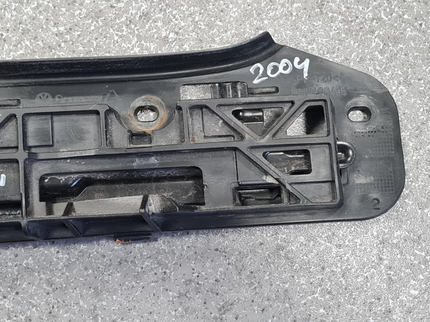 Priekšēja bufera kronšteins priekš VW TOURAN 2005 3 Priekšēja bufera kronšteins priekš VW TOURAN 2005