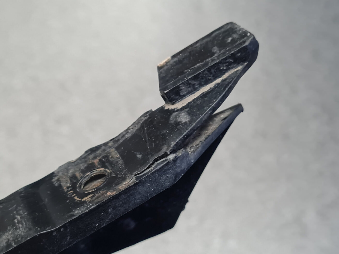 Priekšēja bufera kronšteins priekš BMW 525 E60 2004 BLACK 5 Priekšēja bufera kronšteins priekš BMW 525 E60 2004 BLACK