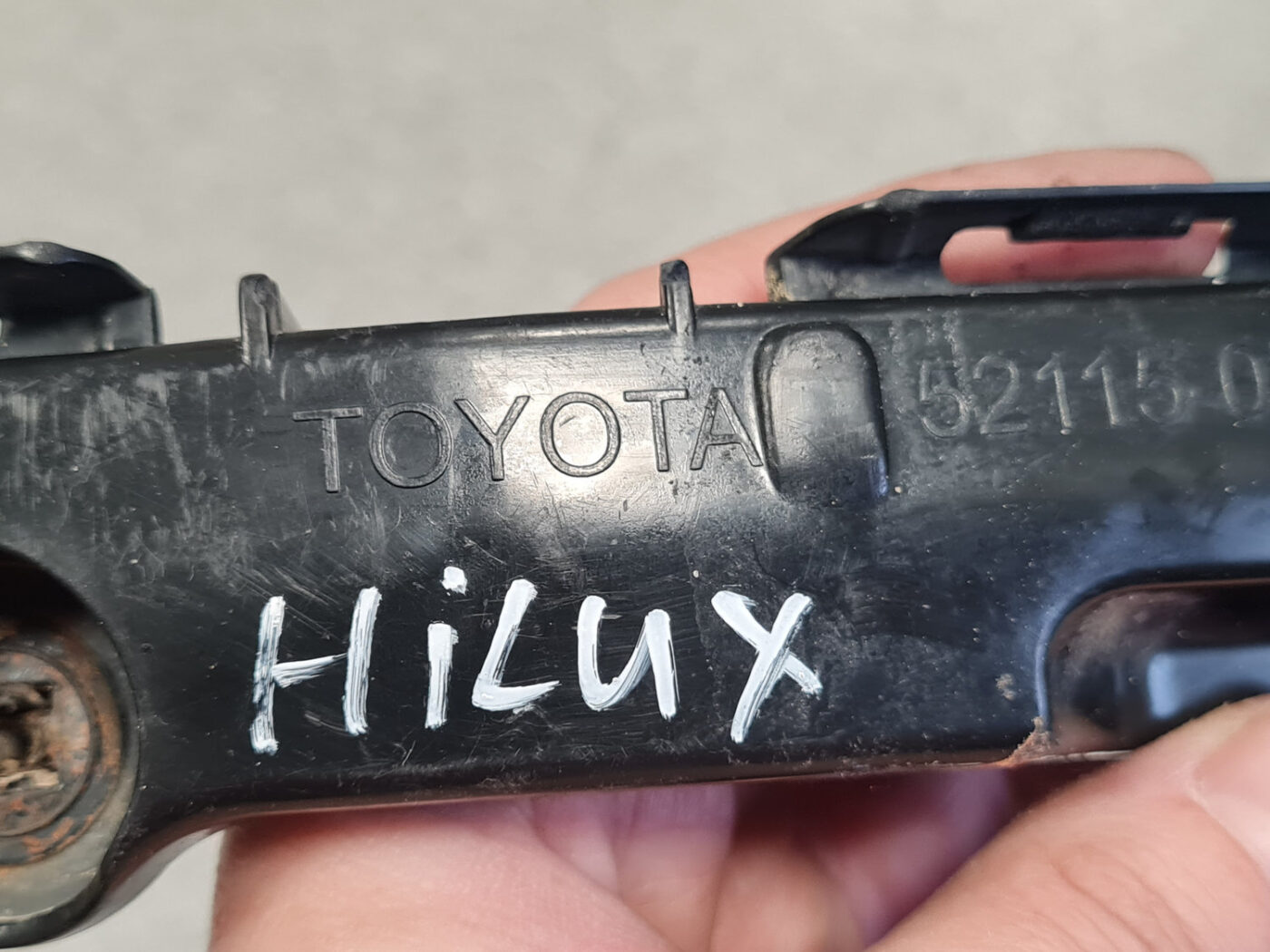 Priekšēja bufera kronšteins priekš TOYOTA HILUX 2009 4 Priekšēja bufera kronšteins priekš TOYOTA HILUX 2009