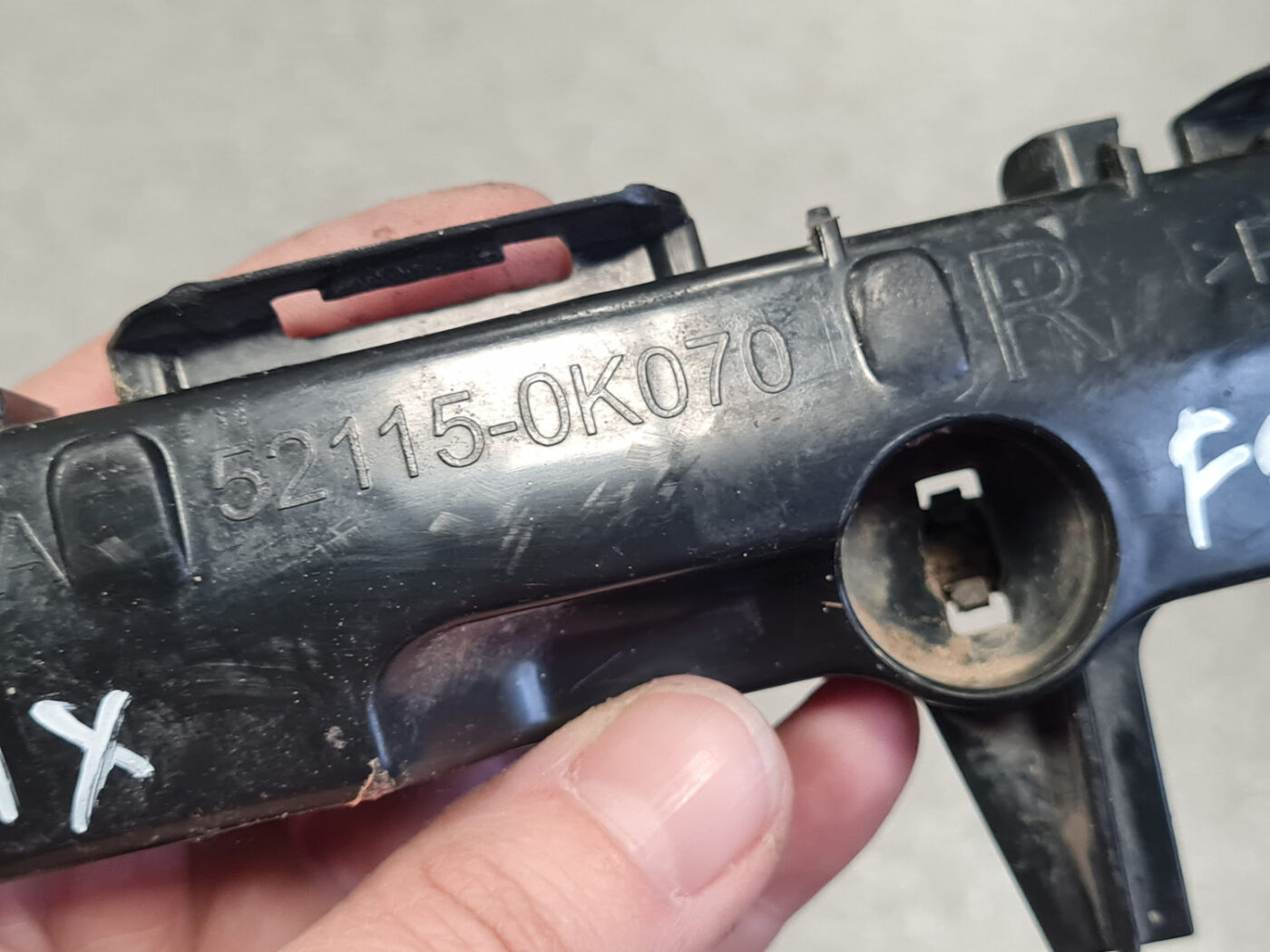 Priekšēja bufera kronšteins priekš TOYOTA HILUX 2009 3 Priekšēja bufera kronšteins priekš TOYOTA HILUX 2009