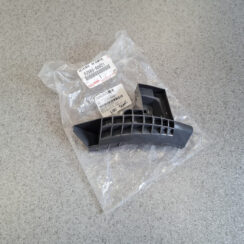 Aizmugurēja bufera kronšteins priekš TOYOTA LAND CRUISER 2010-2018