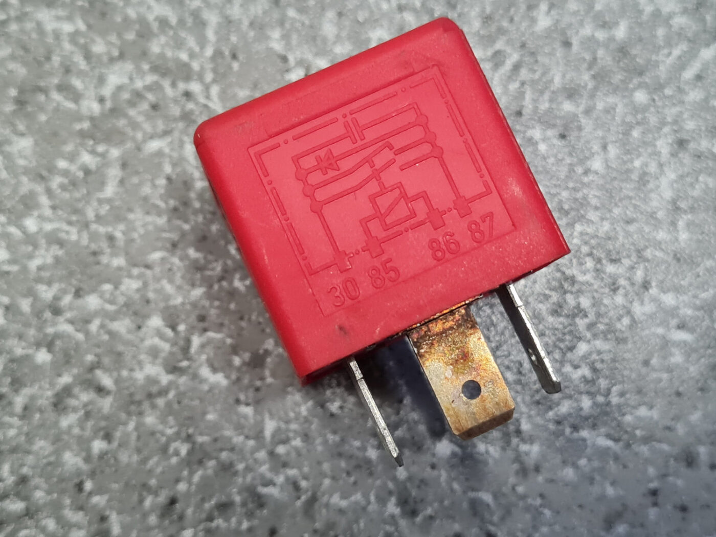 Drošinātāju releja priekš AUDI A6 1998 4 Drošinātāju releja priekš AUDI A6 1998