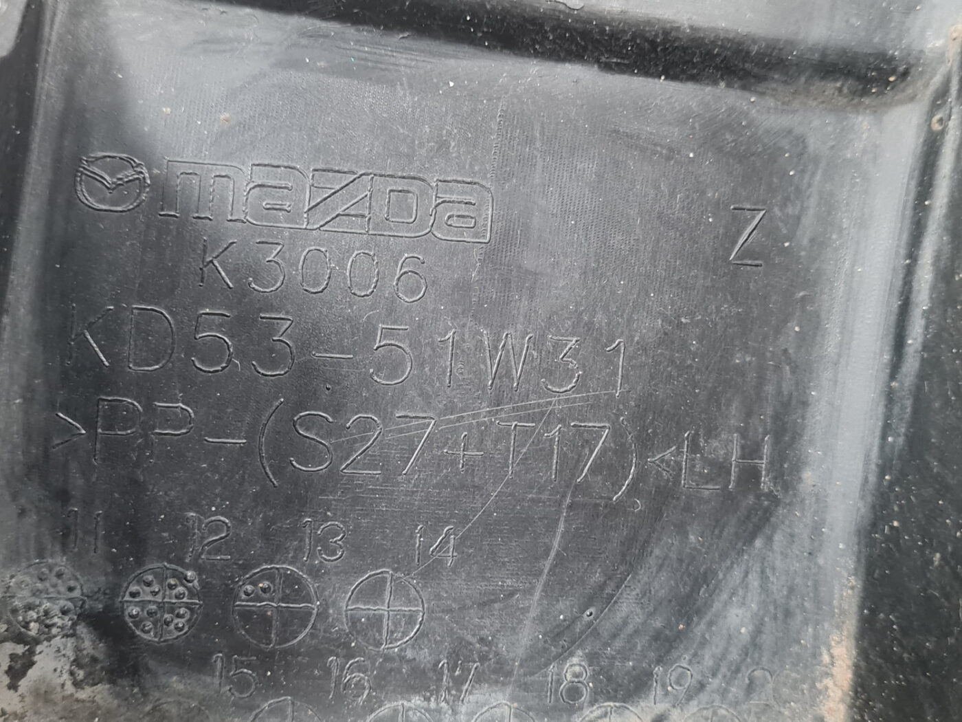 Priekšēja spārna uzlika/moldings priekš MAZDA CX5 2012-2016 4 Priekšēja spārna uzlika/moldings priekš MAZDA CX5 2012-2016