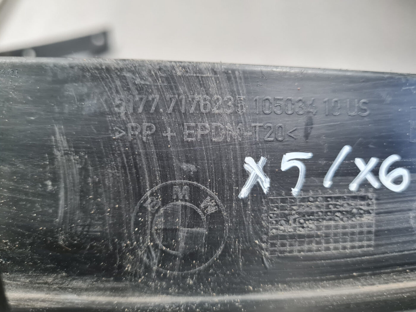 Priekšēja spārna uzlika/moldings priekš BMW X6 E71 2008-2014 4 Priekšēja spārna uzlika/moldings priekš BMW X6 E71 2008-2014