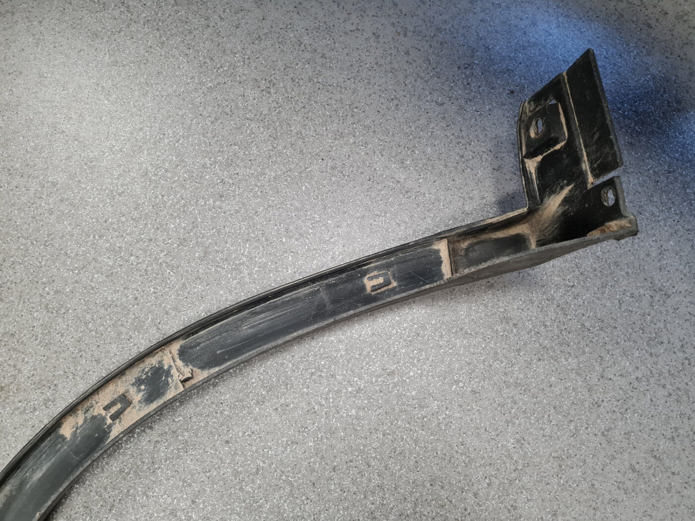 Aizmugurēja spārna uzlika (moldings) priekš NISSAN X-TRAIL 2008 6 Aizmugurēja spārna uzlika (moldings) priekš NISSAN X-TRAIL 2008