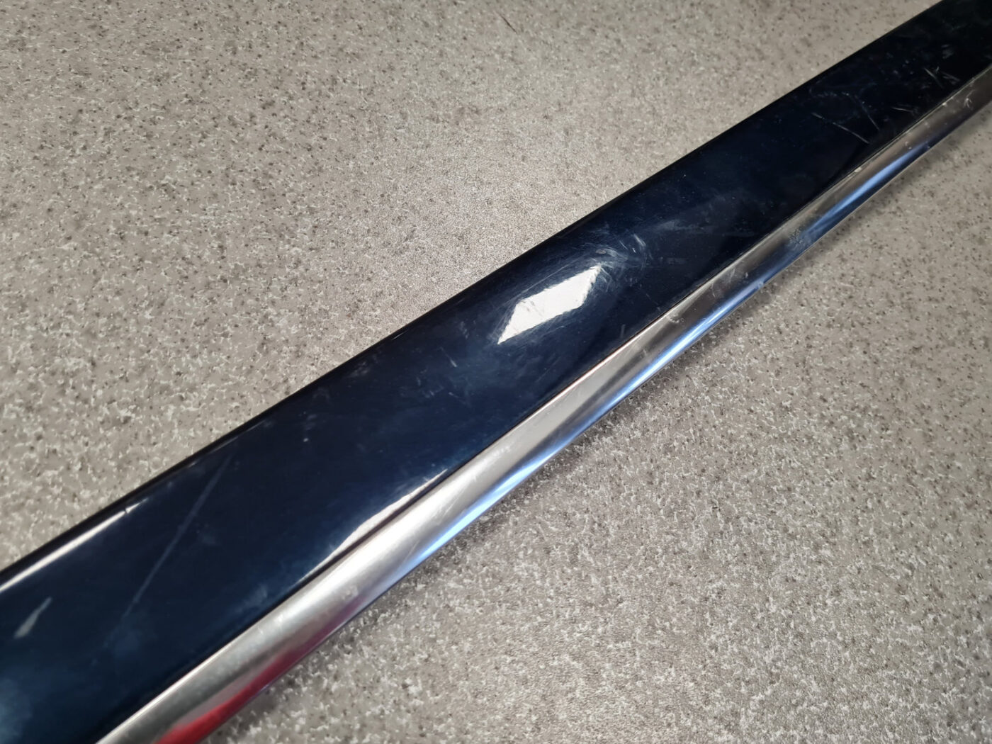 Priekšējo labo durvju moldings priekš PEUGEOT 607 2010 10 Priekšējo labo durvju moldings priekš PEUGEOT 607 2010