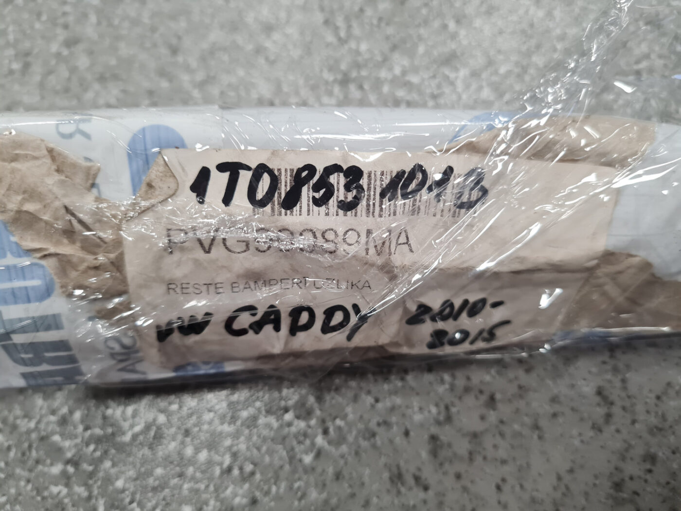 Priekšējā režģa hromēta uzlika priekš VW CADDY 2010-2015 4 Priekšējā režģa hromēta uzlika priekš VW CADDY 2010-2015