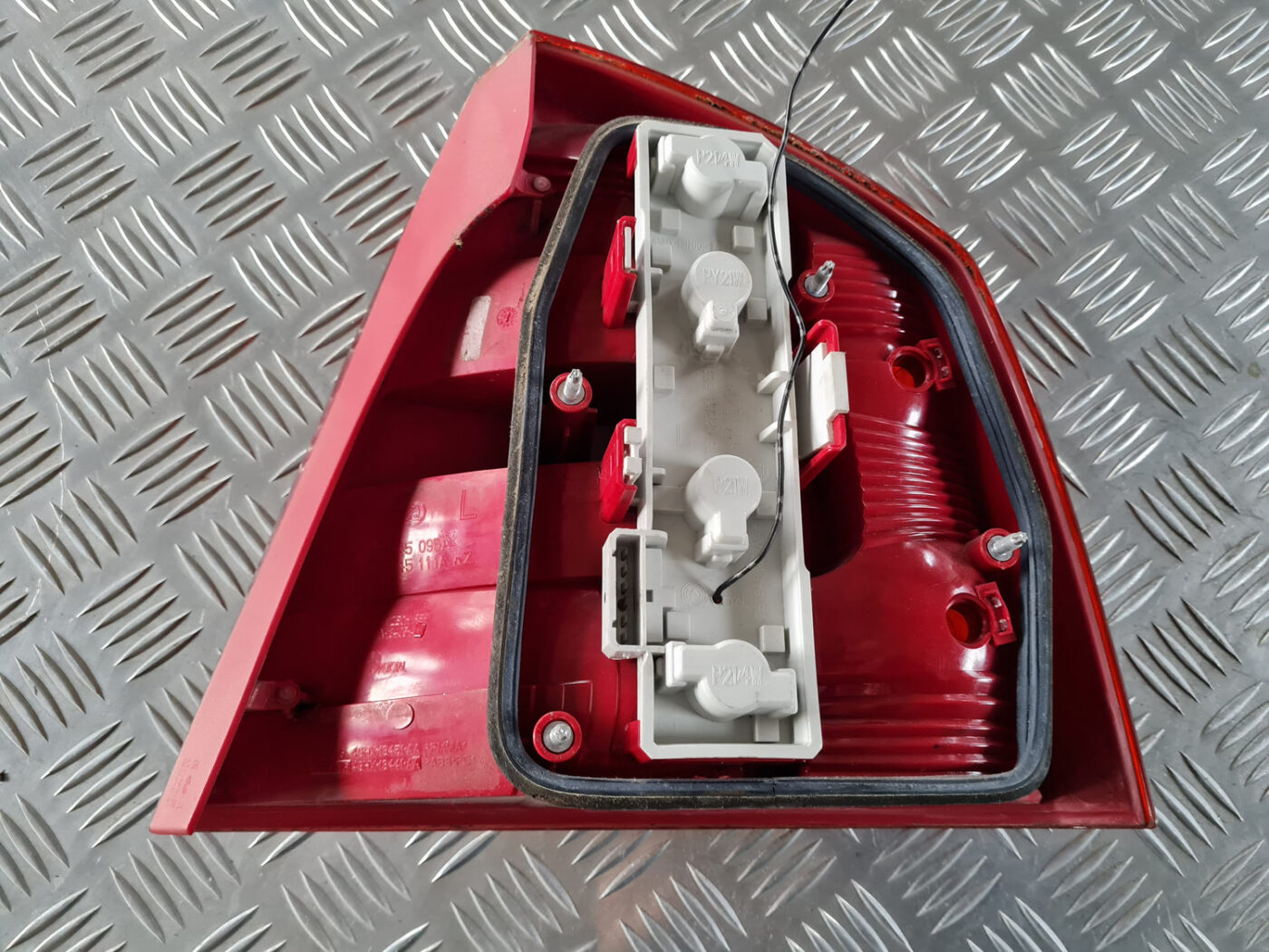 Aizmugurējais kreisais lukturis priekš ŠKODA OCTAVIA 2007 6 Aizmugurējais kreisais lukturis priekš ŠKODA OCTAVIA 2007