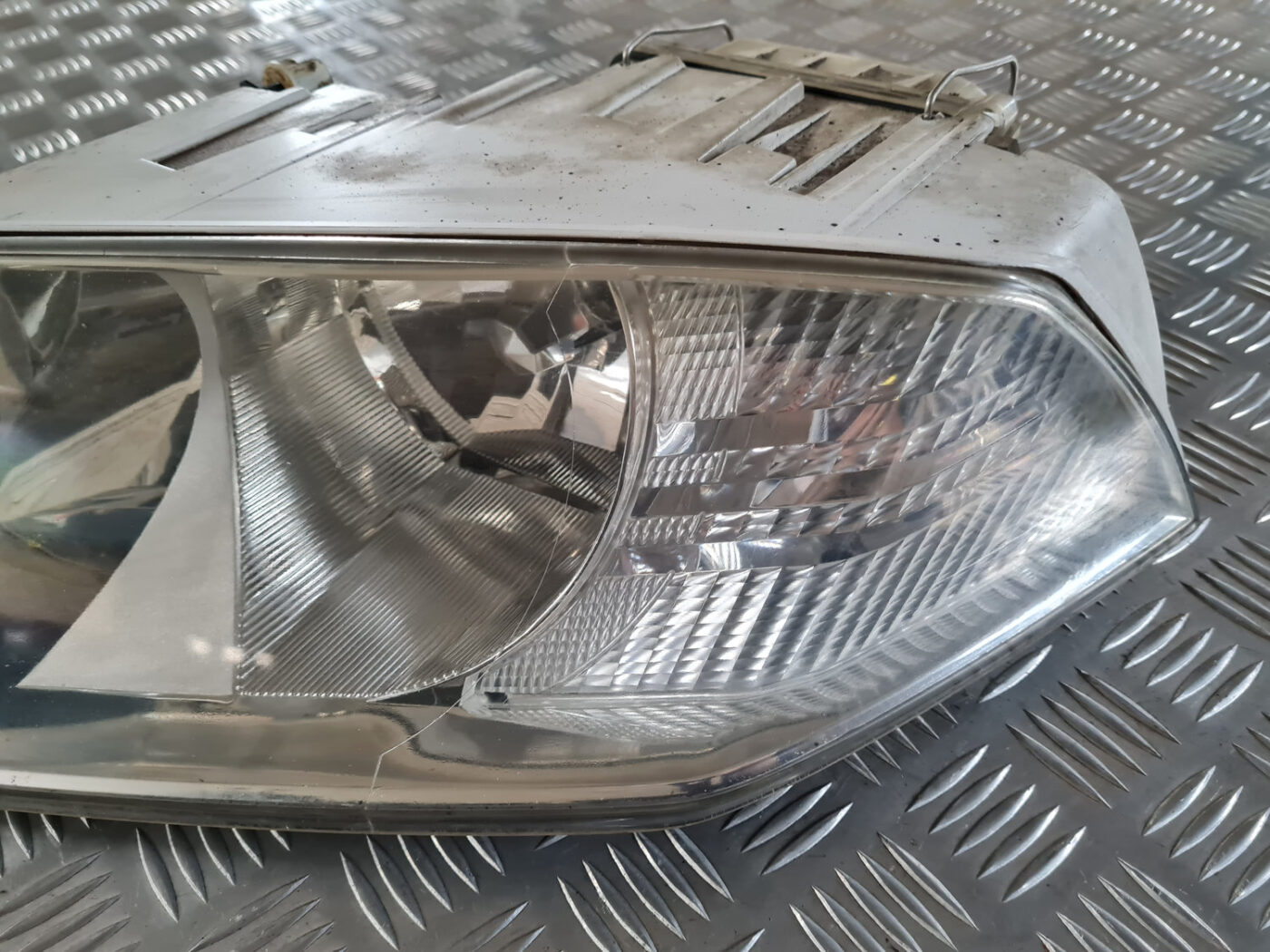 Priekšējais kreisais lukturis priekš ŠKODA OCTAVIA 2007 11 Priekšējais kreisais lukturis priekš ŠKODA OCTAVIA 2007