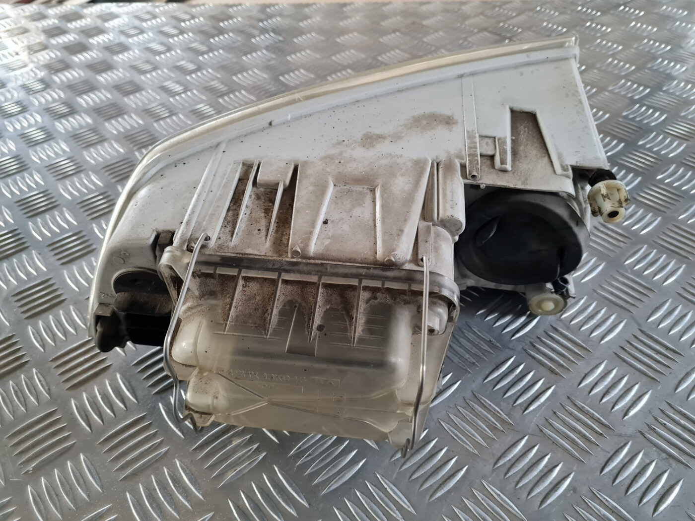 Priekšējais kreisais lukturis priekš ŠKODA OCTAVIA 2007 8 Priekšējais kreisais lukturis priekš ŠKODA OCTAVIA 2007