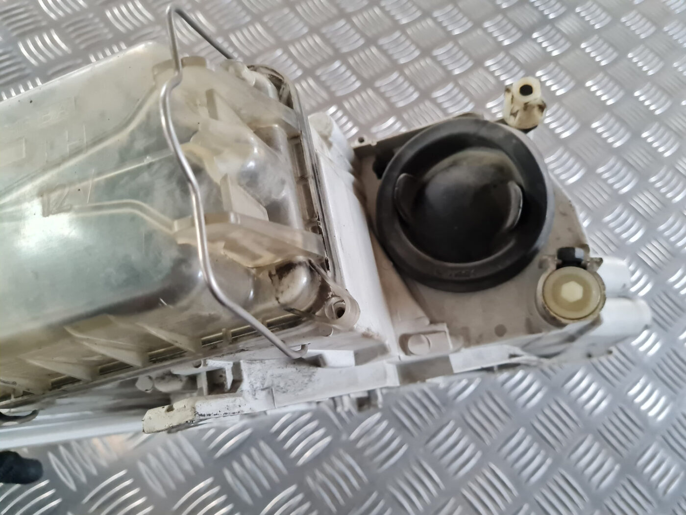 Priekšējais kreisais lukturis priekš ŠKODA OCTAVIA 2007 6 Priekšējais kreisais lukturis priekš ŠKODA OCTAVIA 2007