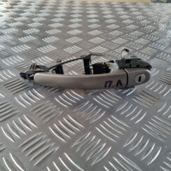 Priekšējāis kreisais durvju rokturis priekš ŠKODA OCTAVIA 2007