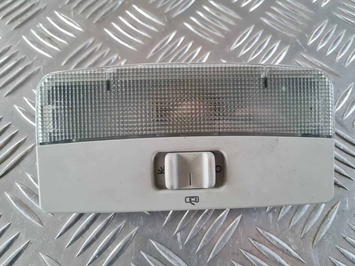 Aizmugurējo sēdvietu apgaismojums priekš ŠKODA OCTAVIA 2007 2 Aizmugurējo sēdvietu apgaismojums priekš ŠKODA OCTAVIA 2007