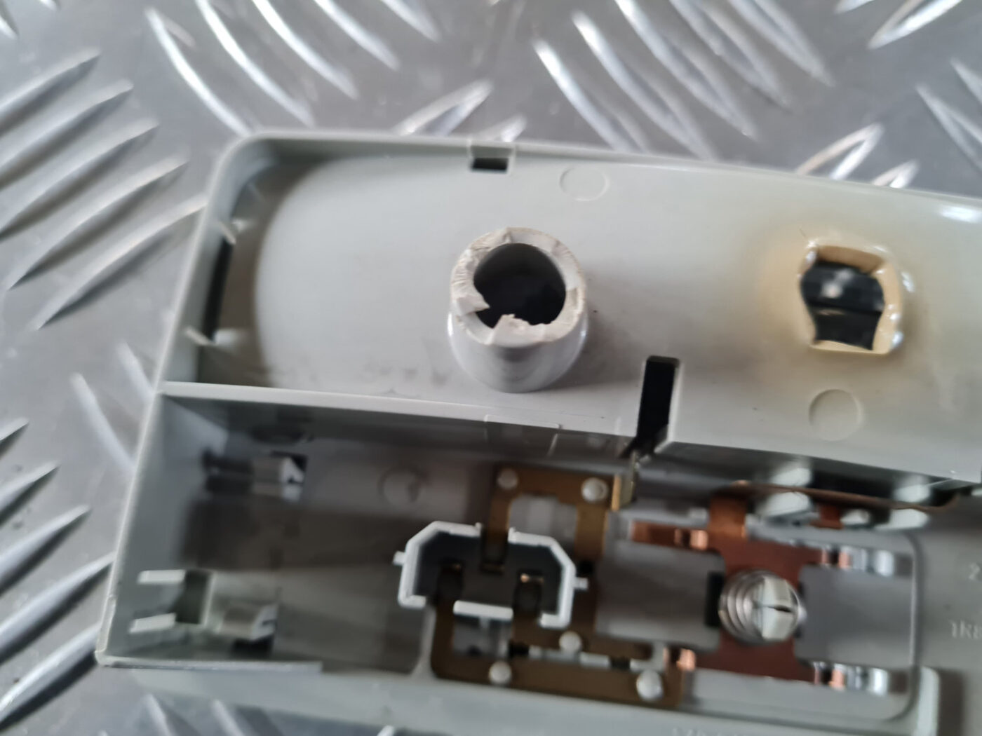 Aizmugurējo sēdvietu apgaismojums priekš ŠKODA OCTAVIA 2007 6 Aizmugurējo sēdvietu apgaismojums priekš ŠKODA OCTAVIA 2007