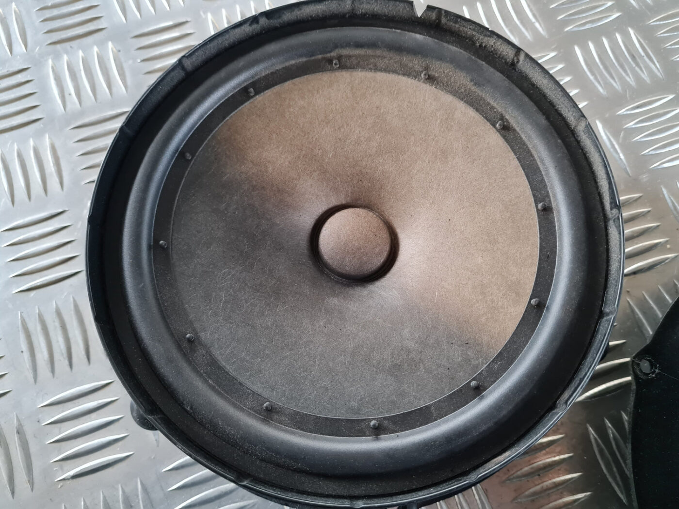 Durvju skaļrunis, apakšā priekš ŠKODA OCTAVIA 2007 2 Durvju skaļrunis, apakšā priekš ŠKODA OCTAVIA 2007