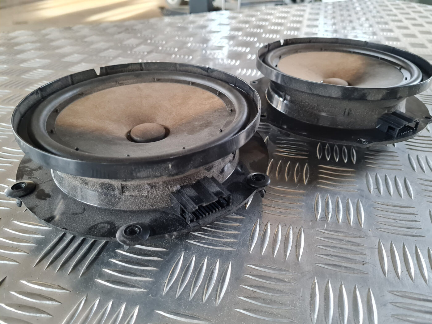 Durvju skaļrunis, apakšā priekš ŠKODA OCTAVIA 2007 9 Durvju skaļrunis, apakšā priekš ŠKODA OCTAVIA 2007