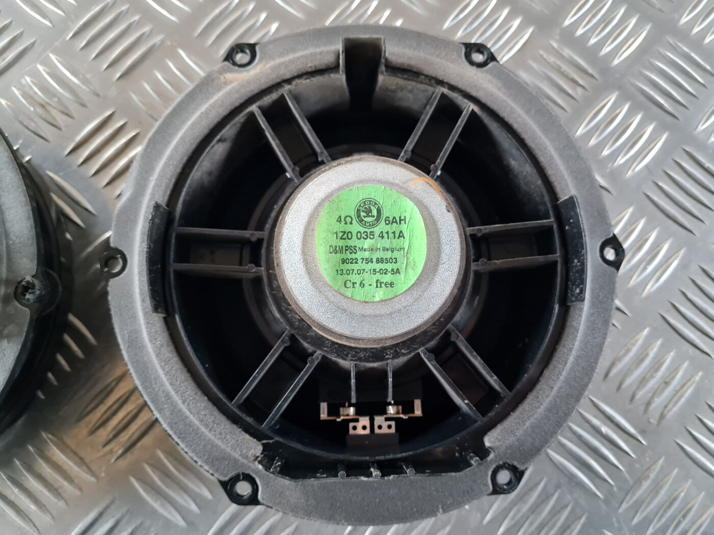 Durvju skaļrunis, apakšā priekš ŠKODA OCTAVIA 2007 7 Durvju skaļrunis, apakšā priekš ŠKODA OCTAVIA 2007