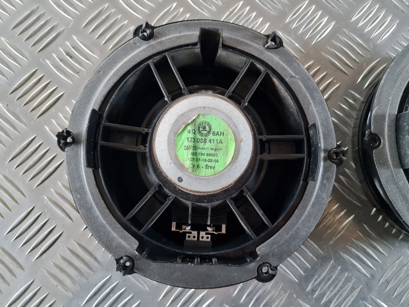 Durvju skaļrunis, apakšā priekš ŠKODA OCTAVIA 2007 5 Durvju skaļrunis, apakšā priekš ŠKODA OCTAVIA 2007