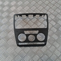 Mērinstrumentu paneļa dekoratīvais rāmis priekš ŠKODA OCTAVIA 2007