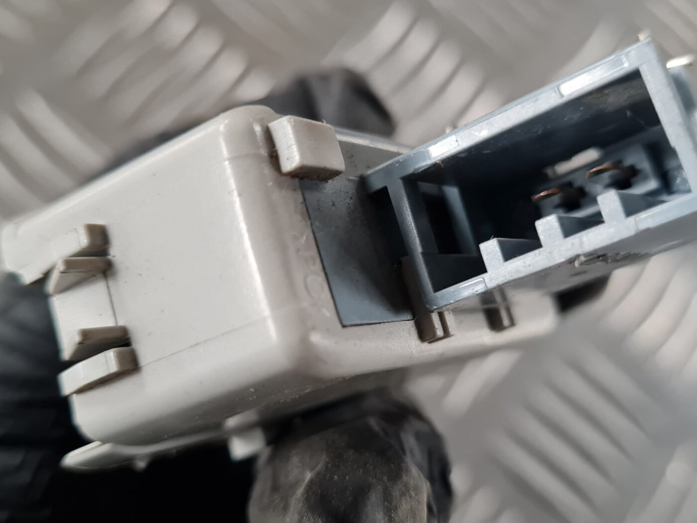 Apgaismojums durvju apdarē priekš ŠKODA OCTAVIA 2007 4 Apgaismojums durvju apdarē priekš ŠKODA OCTAVIA 2007