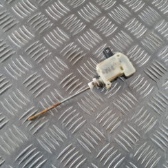 Degvielas tvertnes vāka slēdzene priekš ŠKODA OCTAVIA 2007