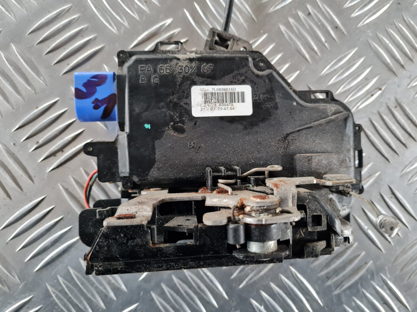 Aizmugurējo kreiso durvju slēdzene priekš ŠKODA OCTAVIA 2007 2 Aizmugurējo kreiso durvju slēdzene priekš ŠKODA OCTAVIA 2007