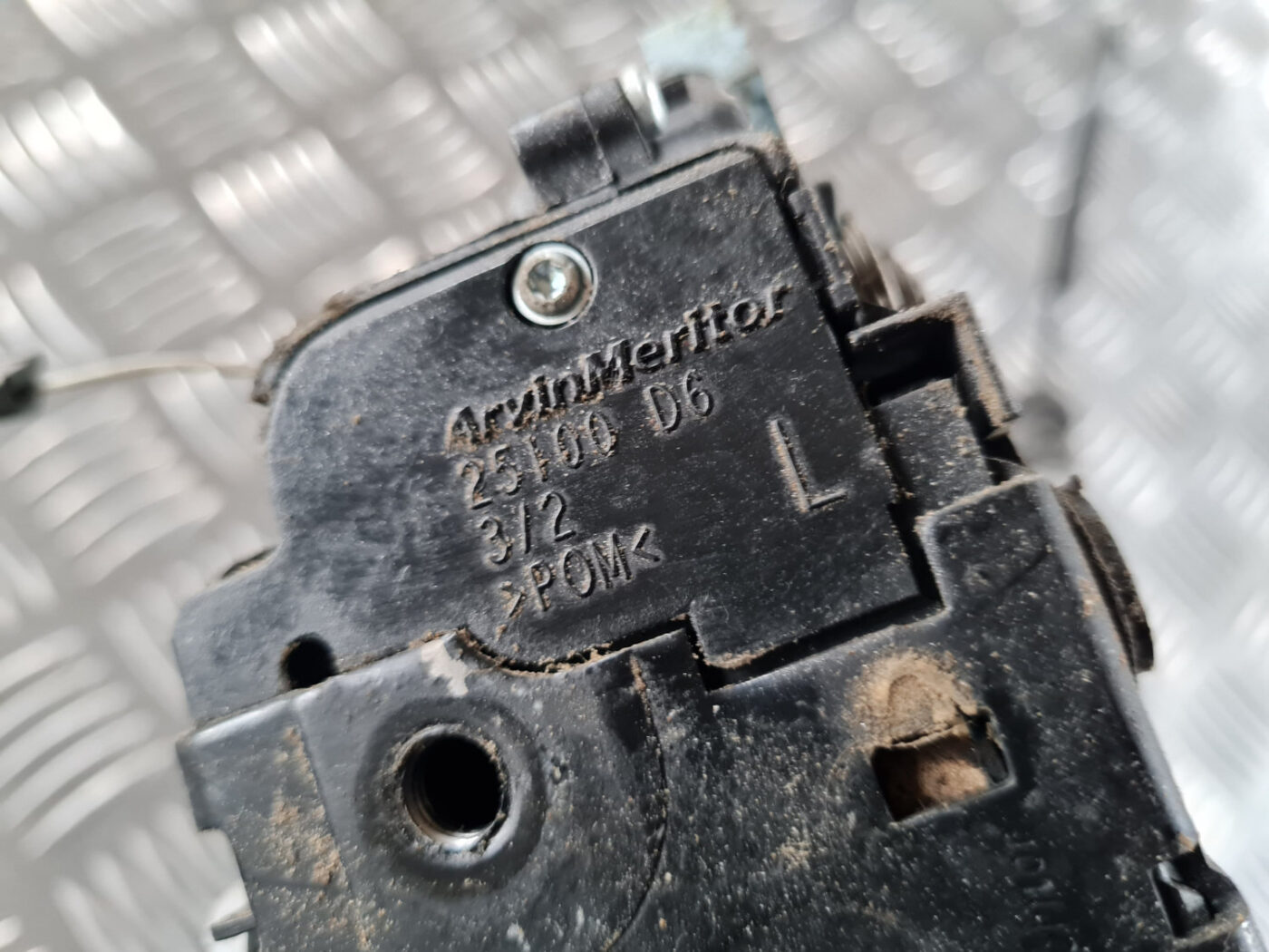 Aizmugurējo kreiso durvju slēdzene priekš ŠKODA OCTAVIA 2007 5 Aizmugurējo kreiso durvju slēdzene priekš ŠKODA OCTAVIA 2007