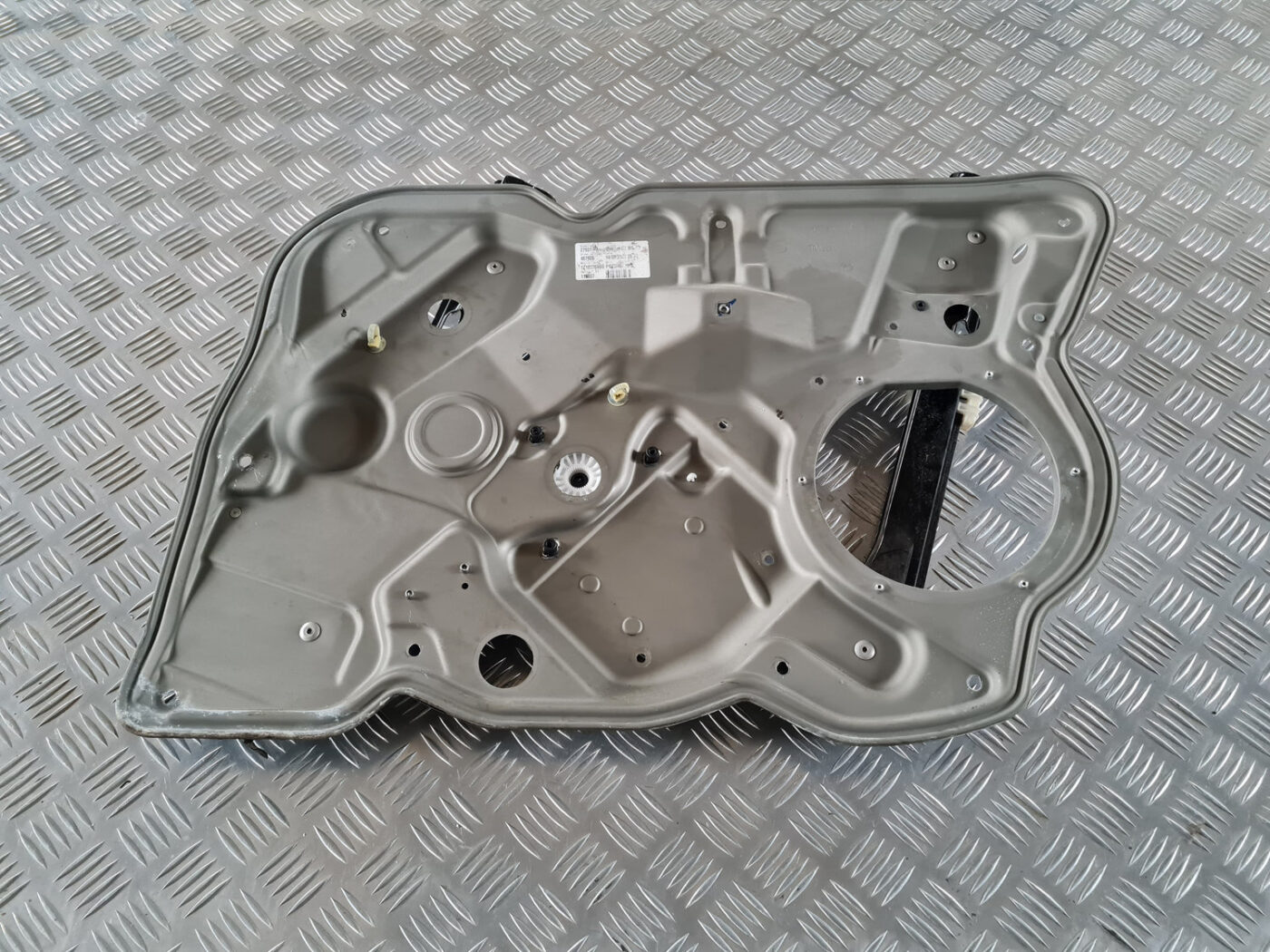 Stikla pacelšanas mehānisma panele priekš ŠKODA OCTAVIA 2007 2 Stikla pacelšanas mehānisma panele priekš ŠKODA OCTAVIA 2007