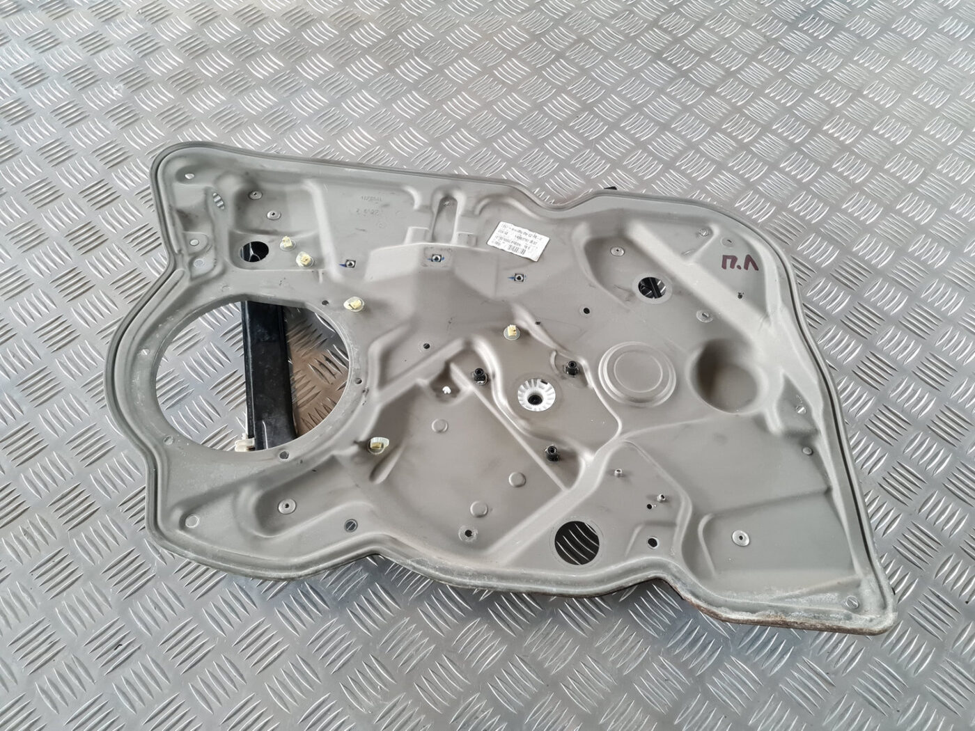 Stikla pacelšanas mehānisma panele priekš ŠKODA OCTAVIA 2007 2 Stikla pacelšanas mehānisma panele priekš ŠKODA OCTAVIA 2007