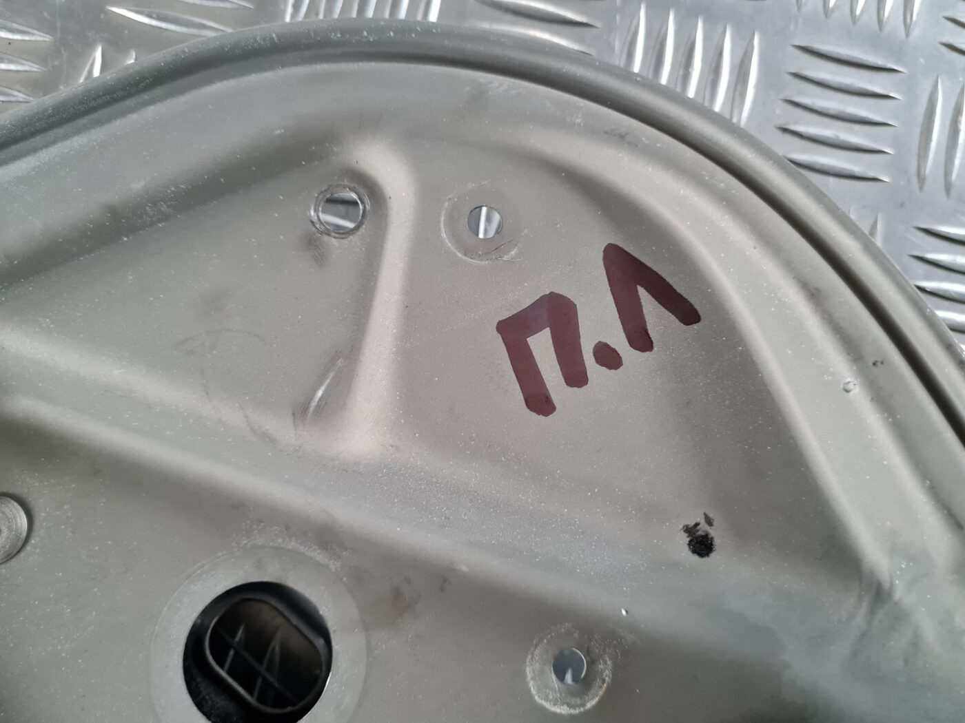 Stikla pacelšanas mehānisma panele priekš ŠKODA OCTAVIA 2007 3 Stikla pacelšanas mehānisma panele priekš ŠKODA OCTAVIA 2007