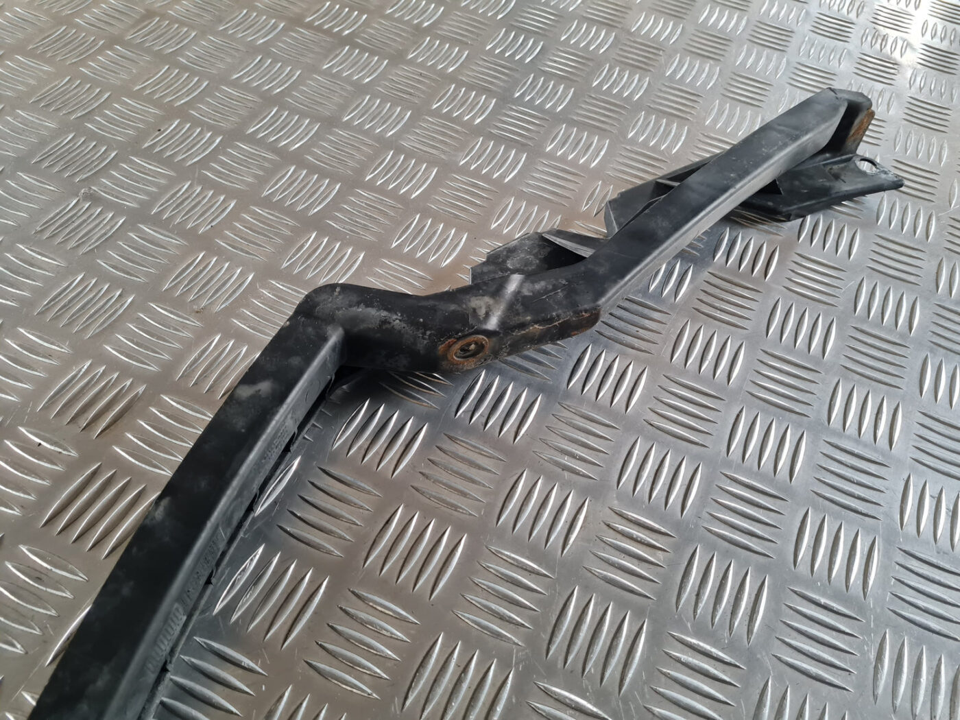 Priekšēja bufera kronšteins priekš ŠKODA OCTAVIA 2007 7 Priekšēja bufera kronšteins priekš ŠKODA OCTAVIA 2007