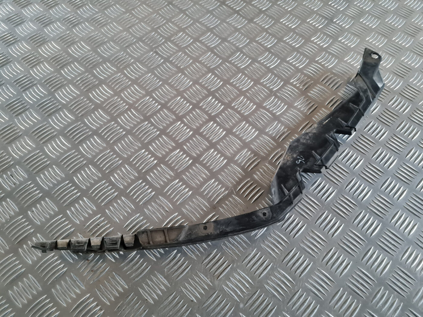 Priekšēja bufera kronšteins priekš ŠKODA OCTAVIA 2007 6 Priekšēja bufera kronšteins priekš ŠKODA OCTAVIA 2007