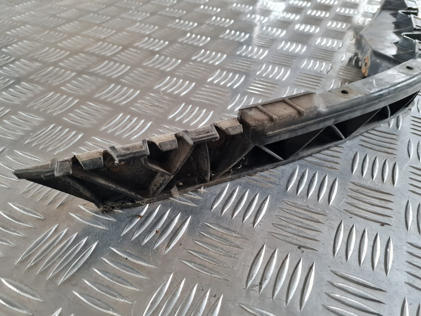 Priekšēja bufera kronšteins priekš ŠKODA OCTAVIA 2007 5 Priekšēja bufera kronšteins priekš ŠKODA OCTAVIA 2007