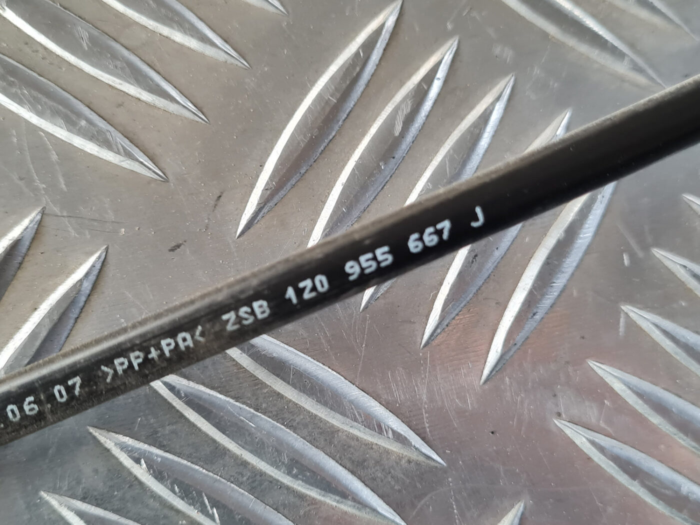 Vējstikla mazgāšanas šķidruma sprauslu šļūtene priekš ŠKODA OCTAVIA 2007 4 Vējstikla mazgāšanas šķidruma sprauslu šļūtene priekš ŠKODA OCTAVIA 2007