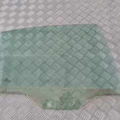 Aizmugurējo labo durvju stikls priekš ŠKODA OCTAVIA 2007