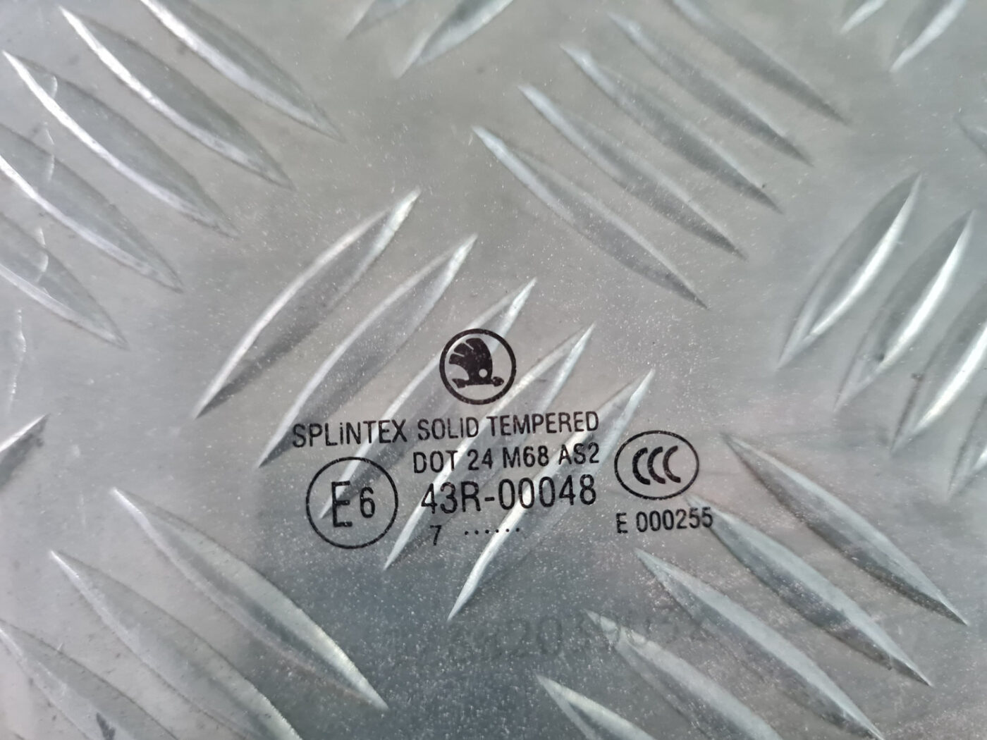 Aizmugurējo labo durvju stikls priekš ŠKODA OCTAVIA 2007 2 Aizmugurējo labo durvju stikls priekš ŠKODA OCTAVIA 2007