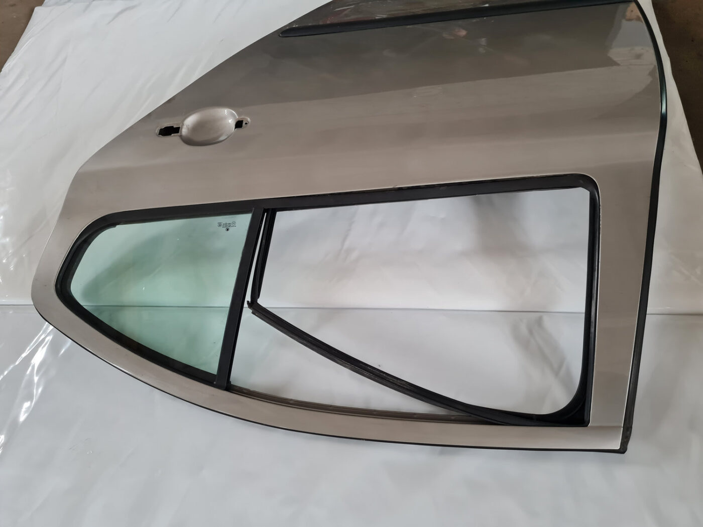 Aizmugurējās kreisās durvis priekš ŠKODA OCTAVIA 2007 10 Aizmugurējās kreisās durvis priekš ŠKODA OCTAVIA 2007