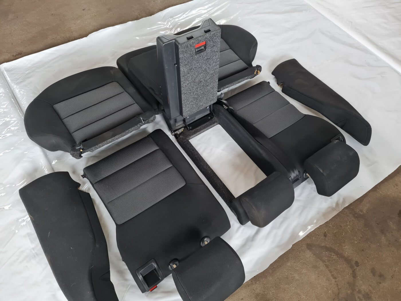 Aizmugurējais sēdeklis priekš ŠKODA OCTAVIA 2007 3 Aizmugurējais sēdeklis priekš ŠKODA OCTAVIA 2007