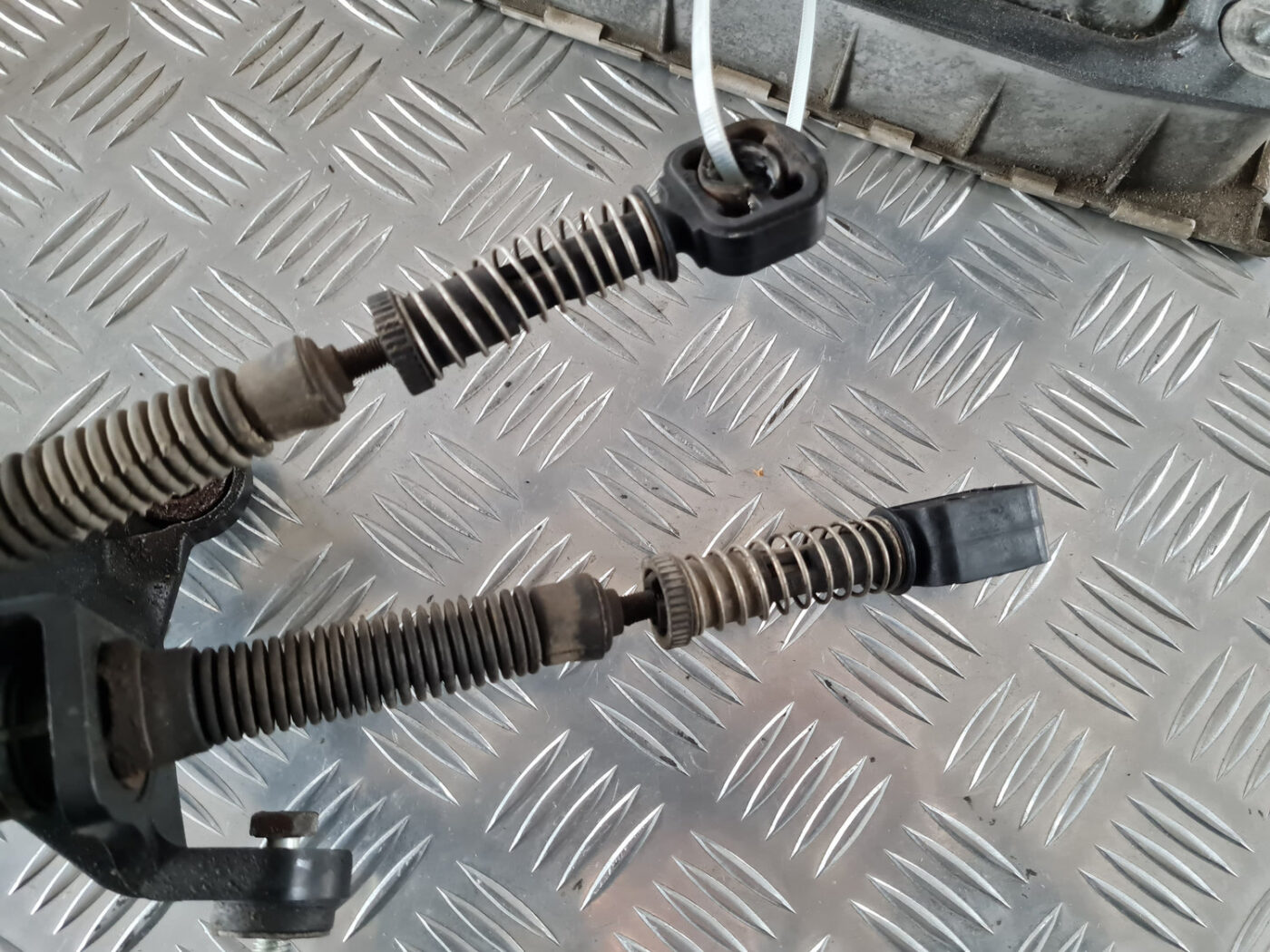 Ātrumu pārslēgšanas slēdzis priekš ŠKODA OCTAVIA 2007 2 Ātrumu pārslēgšanas slēdzis priekš ŠKODA OCTAVIA 2007