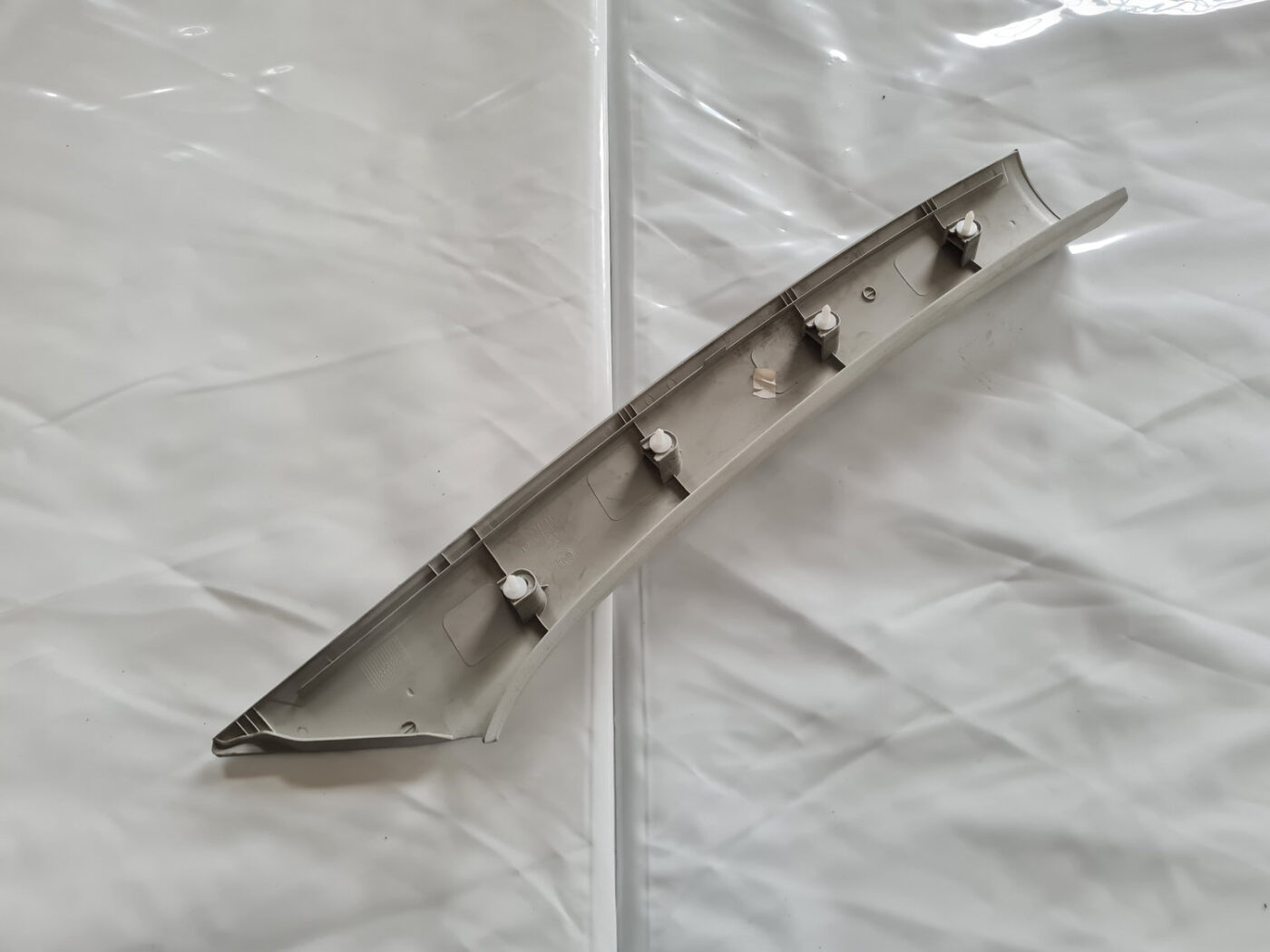 Priekšējas salona statnes apdare priekš ŠKODA OCTAVIA 2007 2 Priekšējas salona statnes apdare priekš ŠKODA OCTAVIA 2007