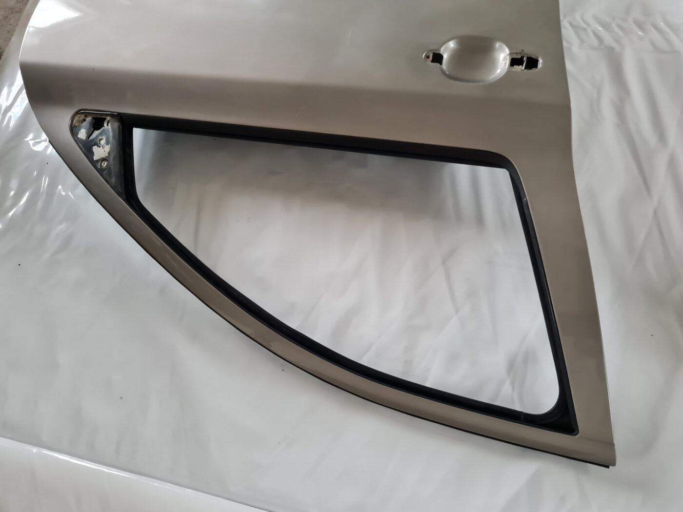 Priekšējās labās durvis priekš ŠKODA OCTAVIA 2007 7 Priekšējās labās durvis priekš ŠKODA OCTAVIA 2007