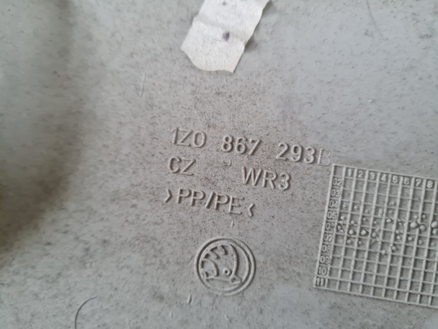 Vidējas salona statnes apdare priekš ŠKODA OCTAVIA 2007 3 Vidējas salona statnes apdare priekš ŠKODA OCTAVIA 2007