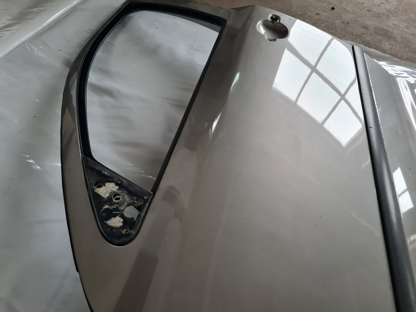 Priekšējās kreisās durvis priekš ŠKODA OCTAVIA 2007 8 Priekšējās kreisās durvis priekš ŠKODA OCTAVIA 2007