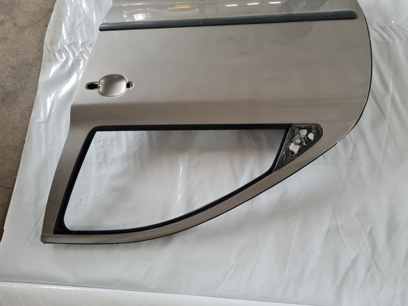 Priekšējās kreisās durvis priekš ŠKODA OCTAVIA 2007 7 Priekšējās kreisās durvis priekš ŠKODA OCTAVIA 2007