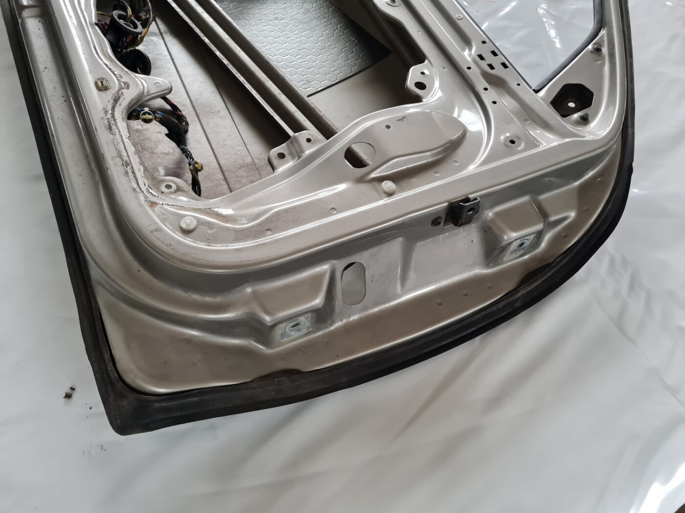 Priekšējās kreisās durvis priekš ŠKODA OCTAVIA 2007 5 Priekšējās kreisās durvis priekš ŠKODA OCTAVIA 2007